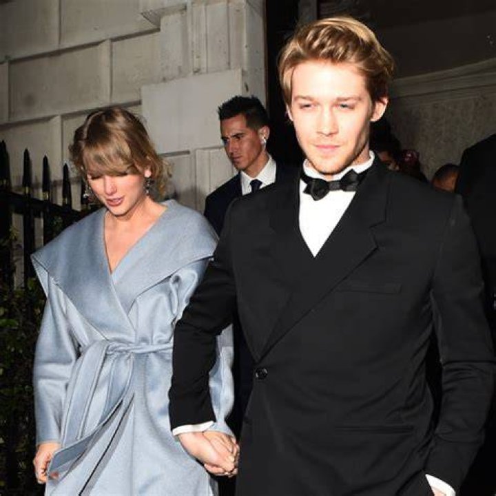Joe Alwyn's Height: How Tall Is The Actor?